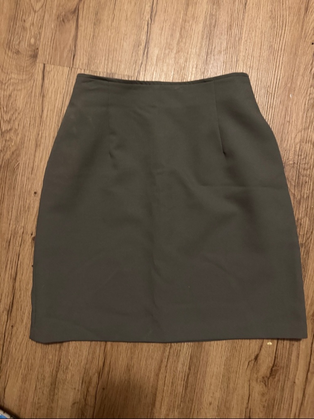 Vintage Tailored Olive Pencil Skirt — Sleek Professional Style